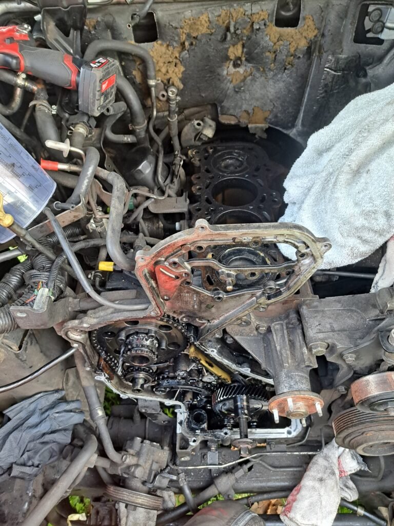 Moteur à moitié démonté
